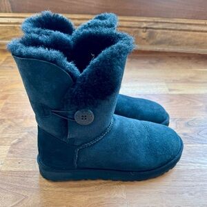 UGG Bailey Button II